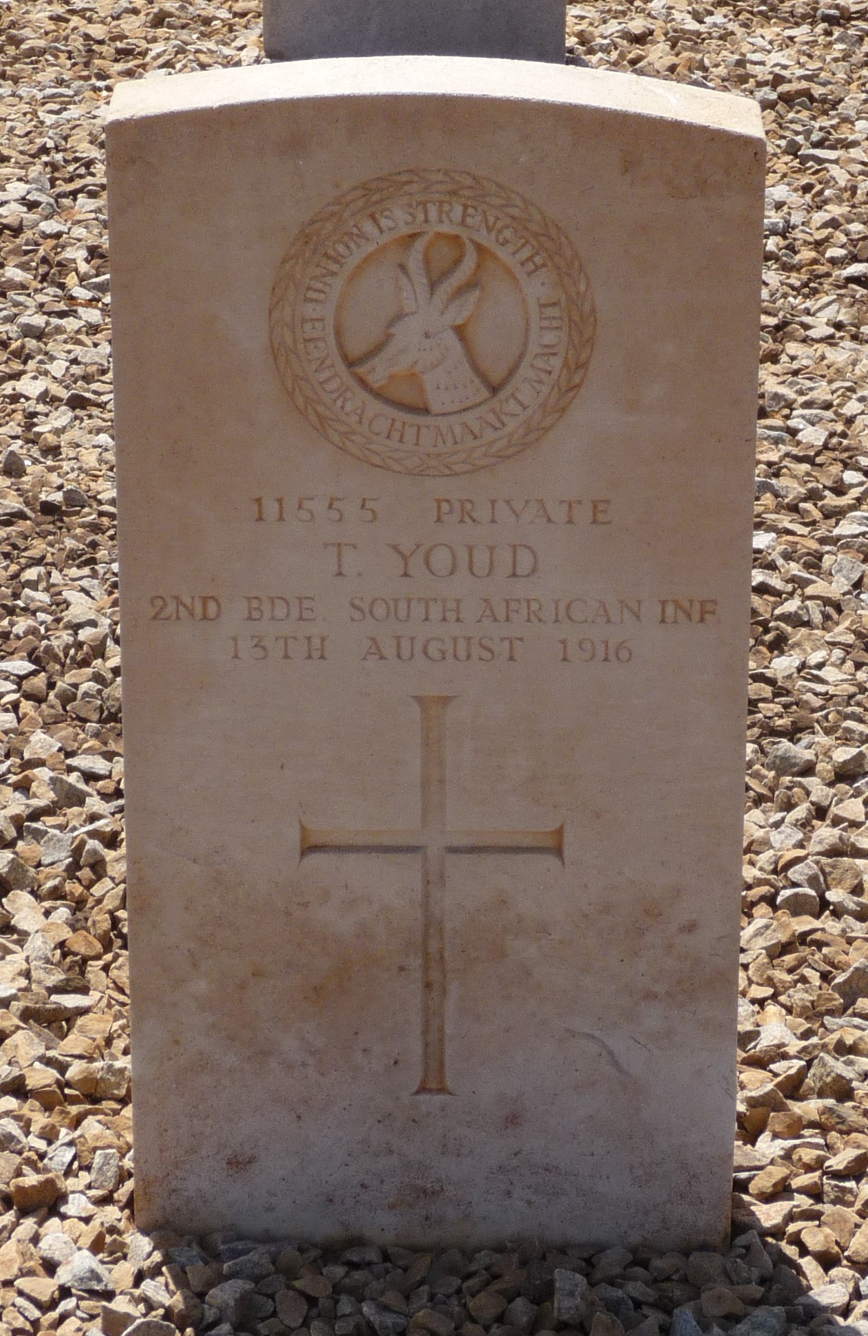Photo from /search/photos/Kenya/TAVETA MILITARY CEMETERY/TAVETA MILITARY CEMETERY_youd_t.JPG